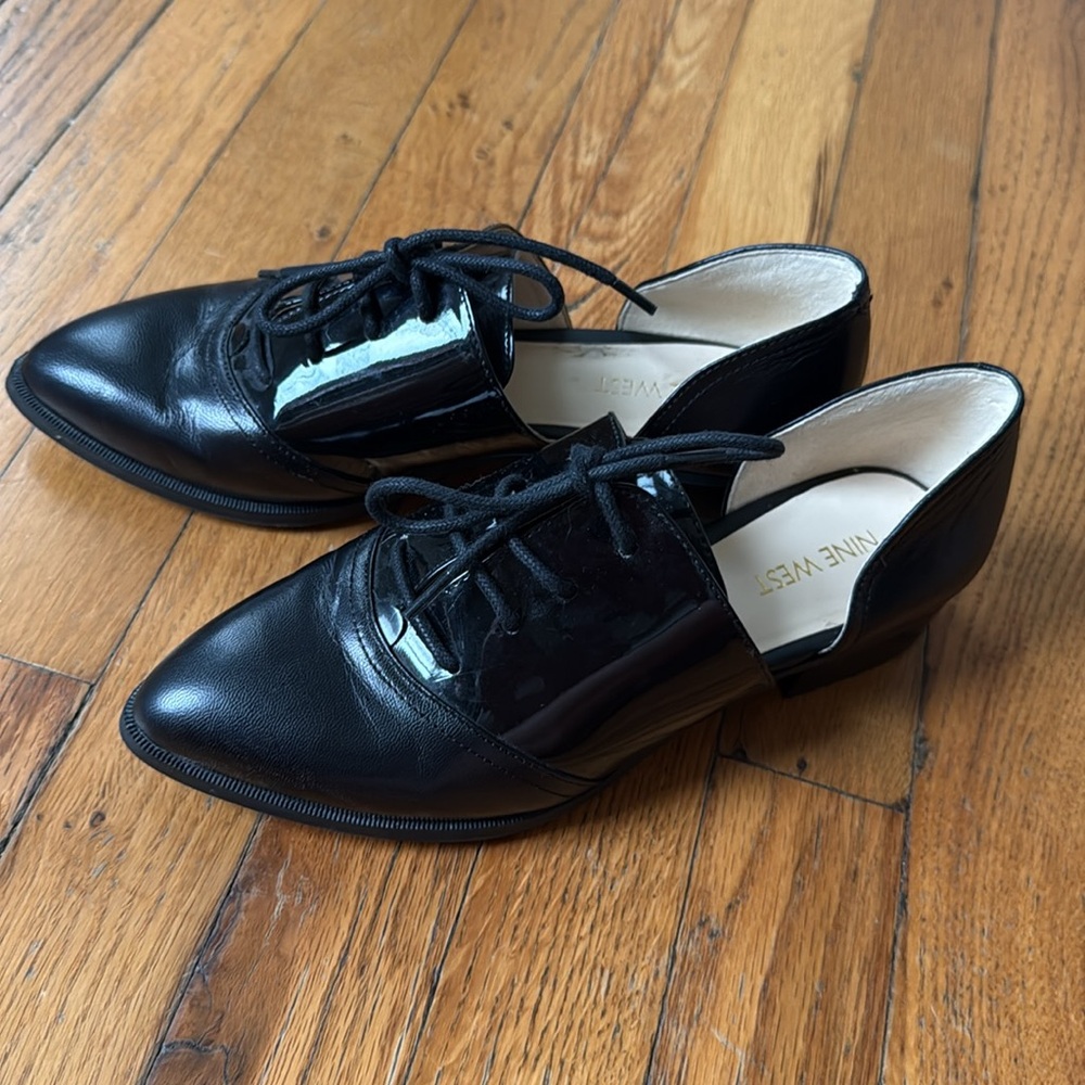 Nine West Black Flats with Elegant Cutout Details 6.5 - Picture 3 of 9